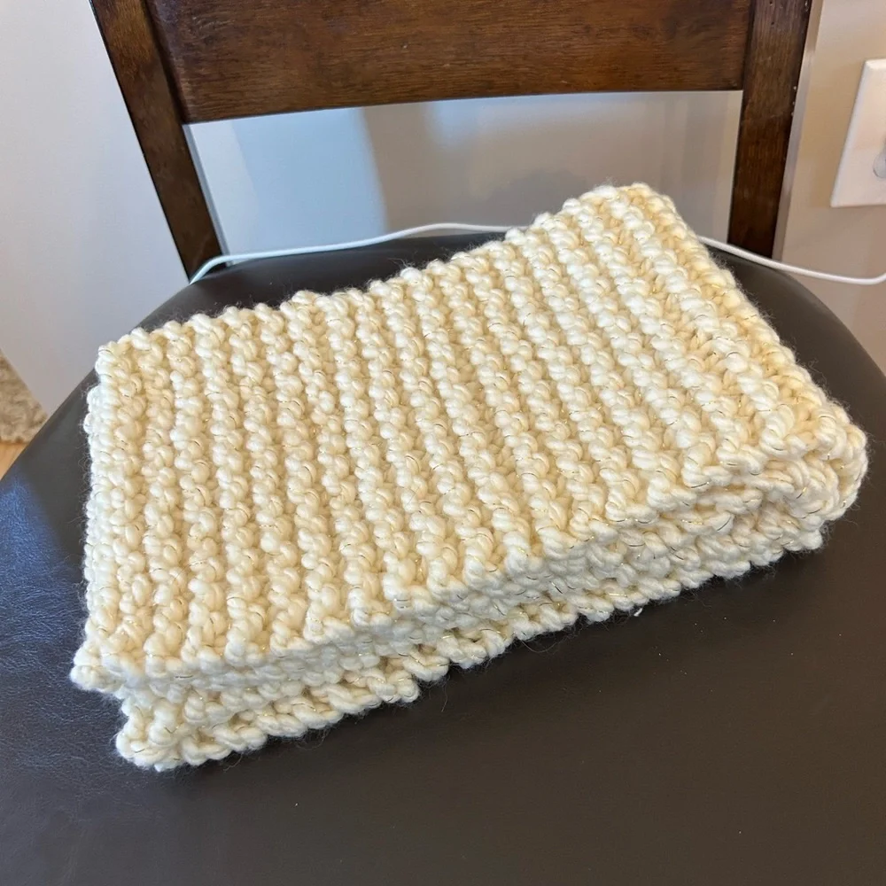 Handknit Cream Knit 🧣